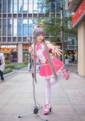 美女的